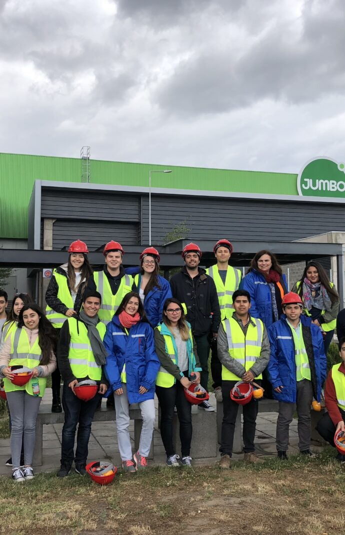Estudiantes de la EII visitan empresas de Santiago y Valparaíso