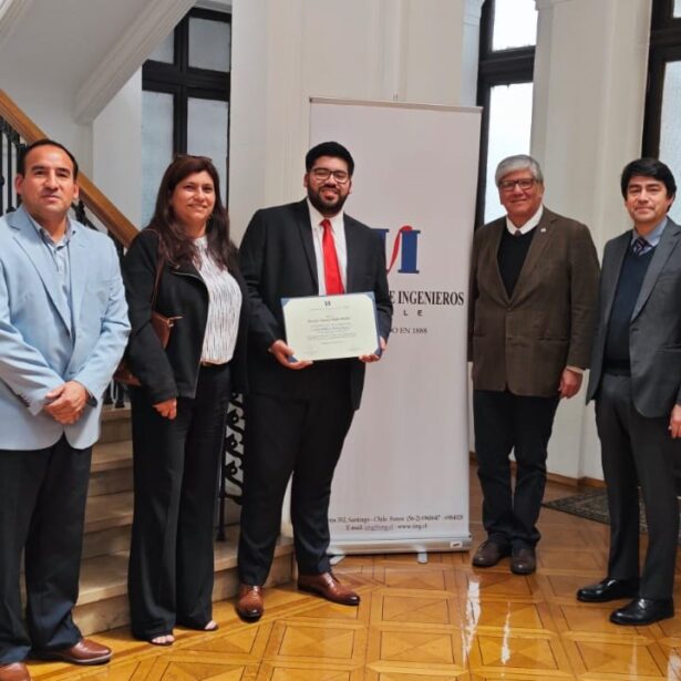 Carlos Muñoz Alumni de la Escuela de Ingeniería Industrial fue distinguido por el Instituto de Ingenieros de Chile