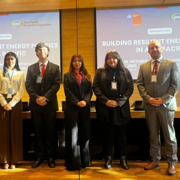 Académico Felipe Feijoo presenta proyecto sobre fortalecimiento de resiliencia energética en Contraloría General de la República