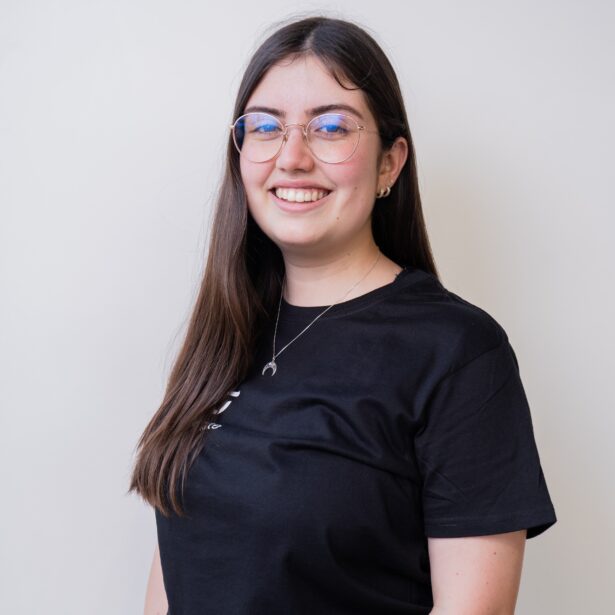 Valentina Alarcón, estudiante de la EII-PUCV, lidera emprendimiento que aplica IA para mejorar la enseñanza